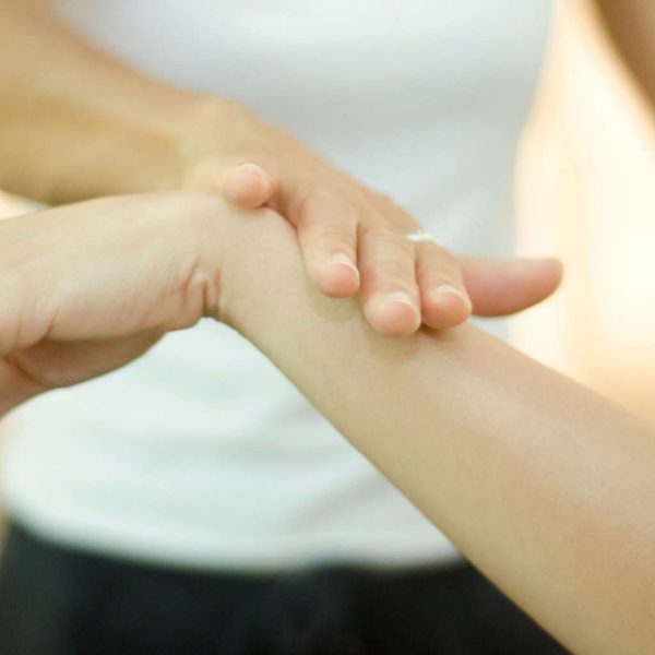Test musculaire en séance de kinésiologie